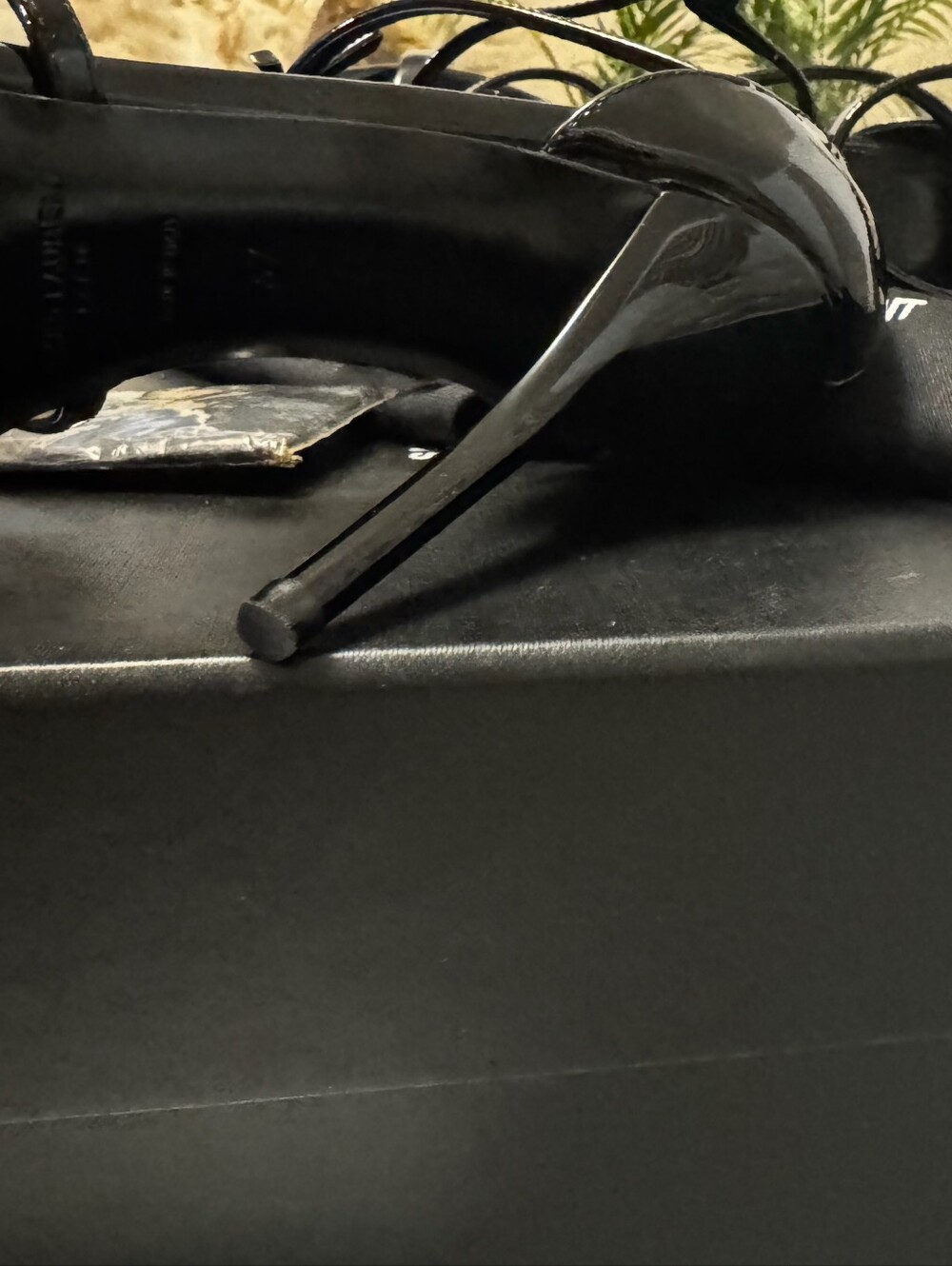 Saint Laurent Black Patent YSL Logo Sandals - Picture 5 of 10